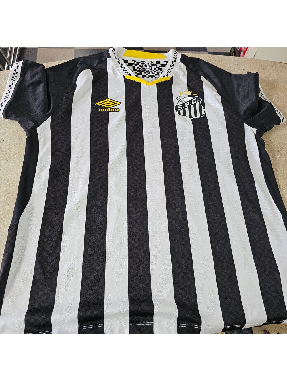 Umbro Santos FC Neymar Jr Soccer Jersey Size XL Black and White